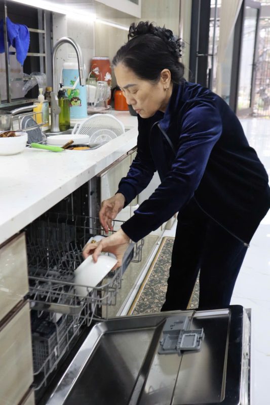 Tủ bếp cao cấp trong không gian gia đình việt